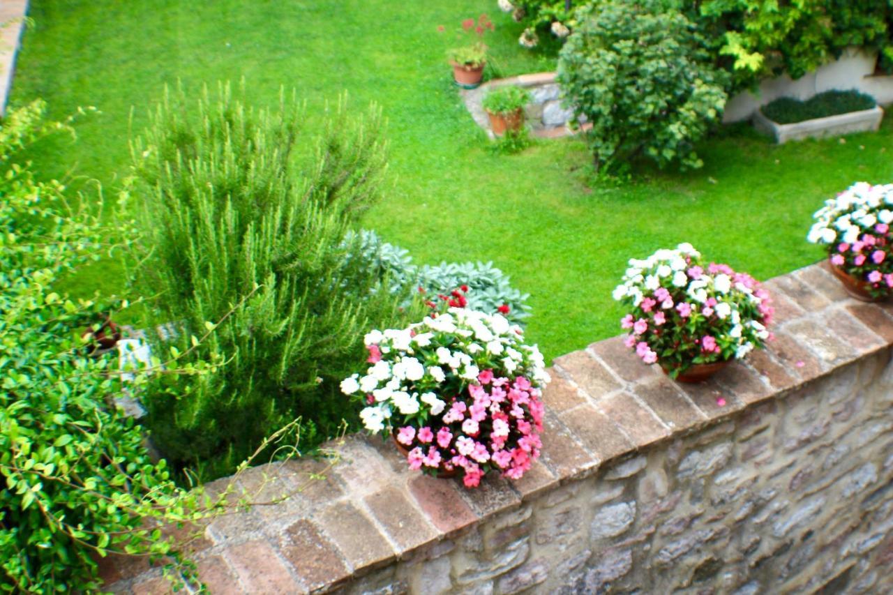 Apartamento Red House Gubbio Exterior foto